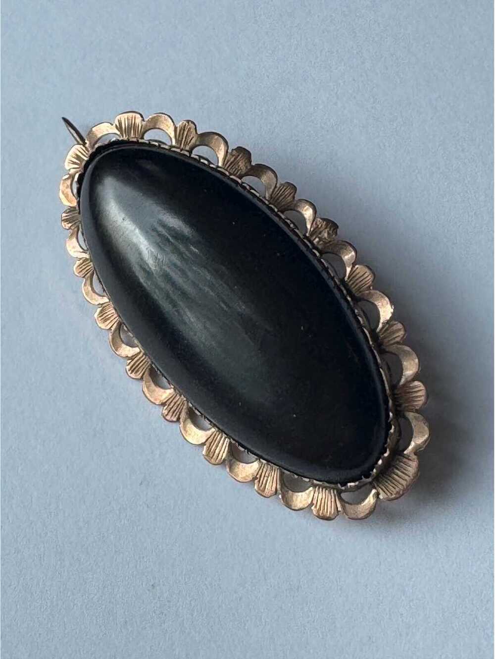 Vintage Victorian, black Goldfilled brooch